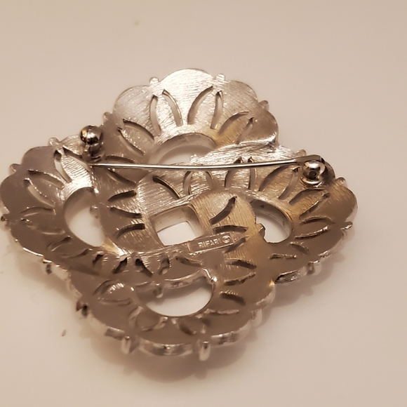 TRIFARI Double infinity symbols brooch pin, with textured and smooth finishes - Picture 13 of 16